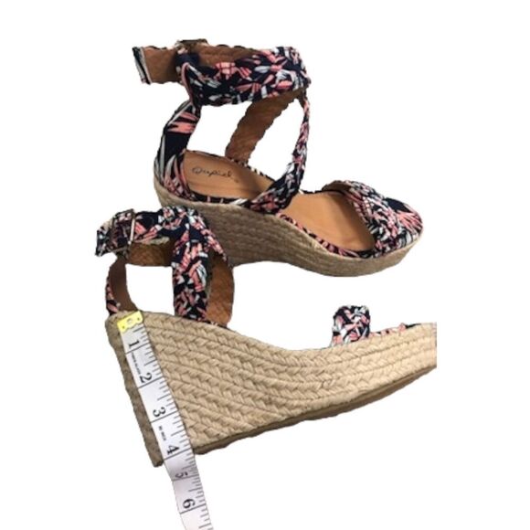 Qupid Boston   - Picture 3 of 5